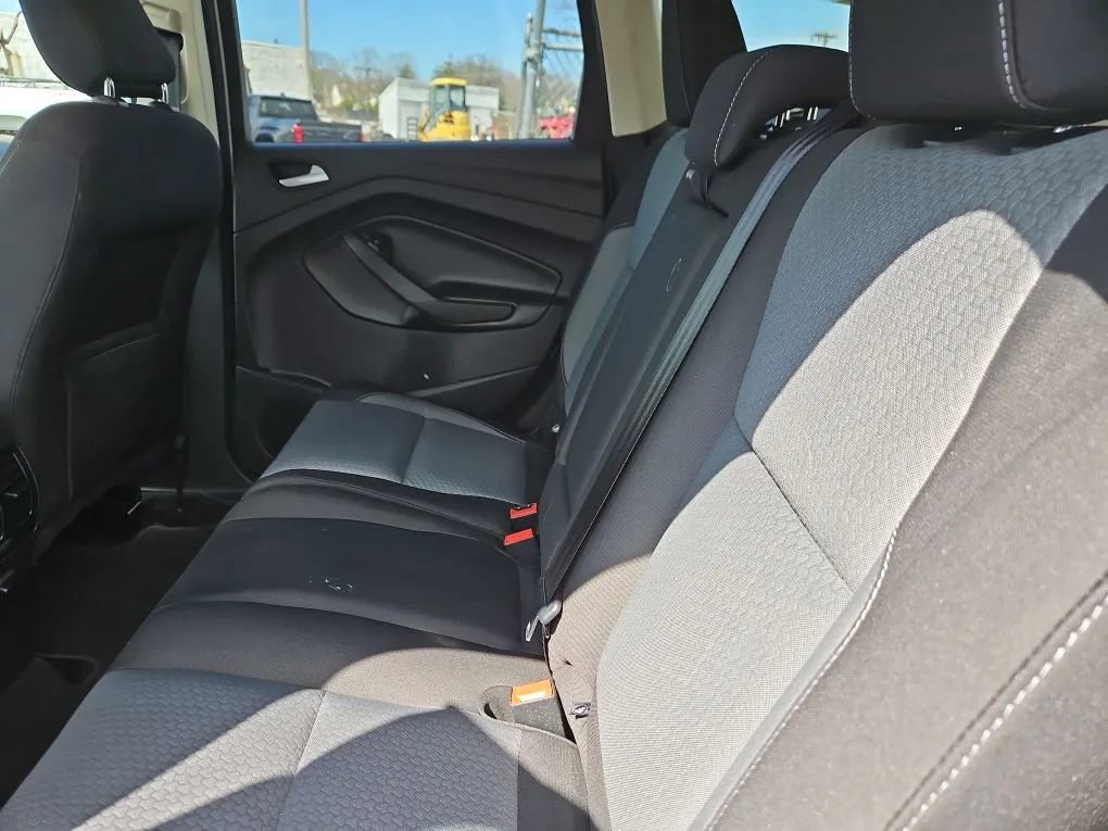 Used 2018 Ford Escape SE w/ Ford Safe & Smart Package FWD image 14