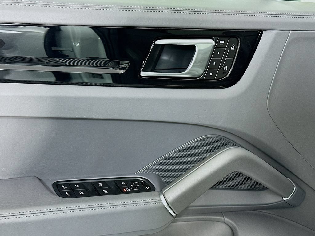 Certified 2022 Porsche Cayenne AWD/4WD image 20