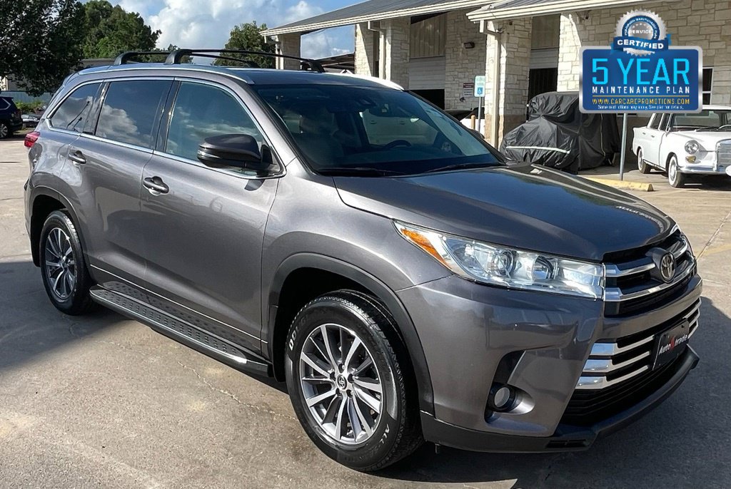 Used 2017 Toyota Highlander XLE FWD image 1