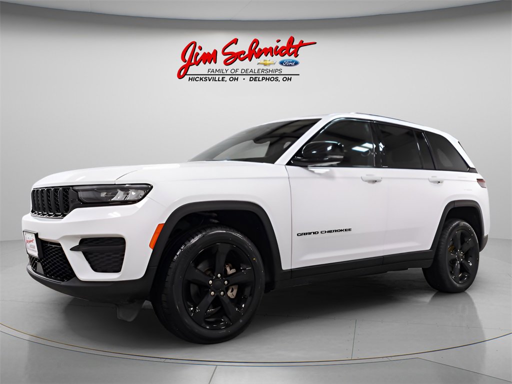 Used 2023 Jeep Grand Cherokee Altitude image 3