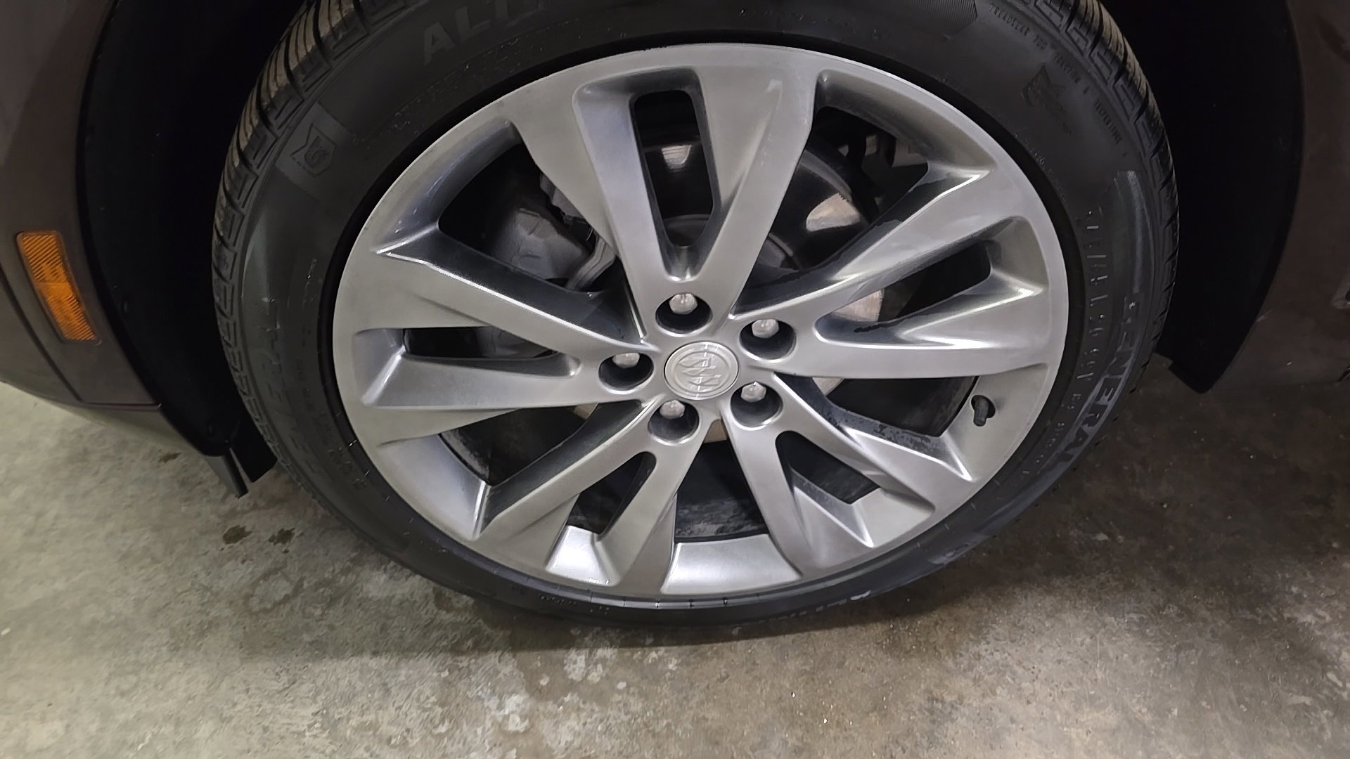 Used 2021 Buick Envision Avenir w/ Technology Package II image 4