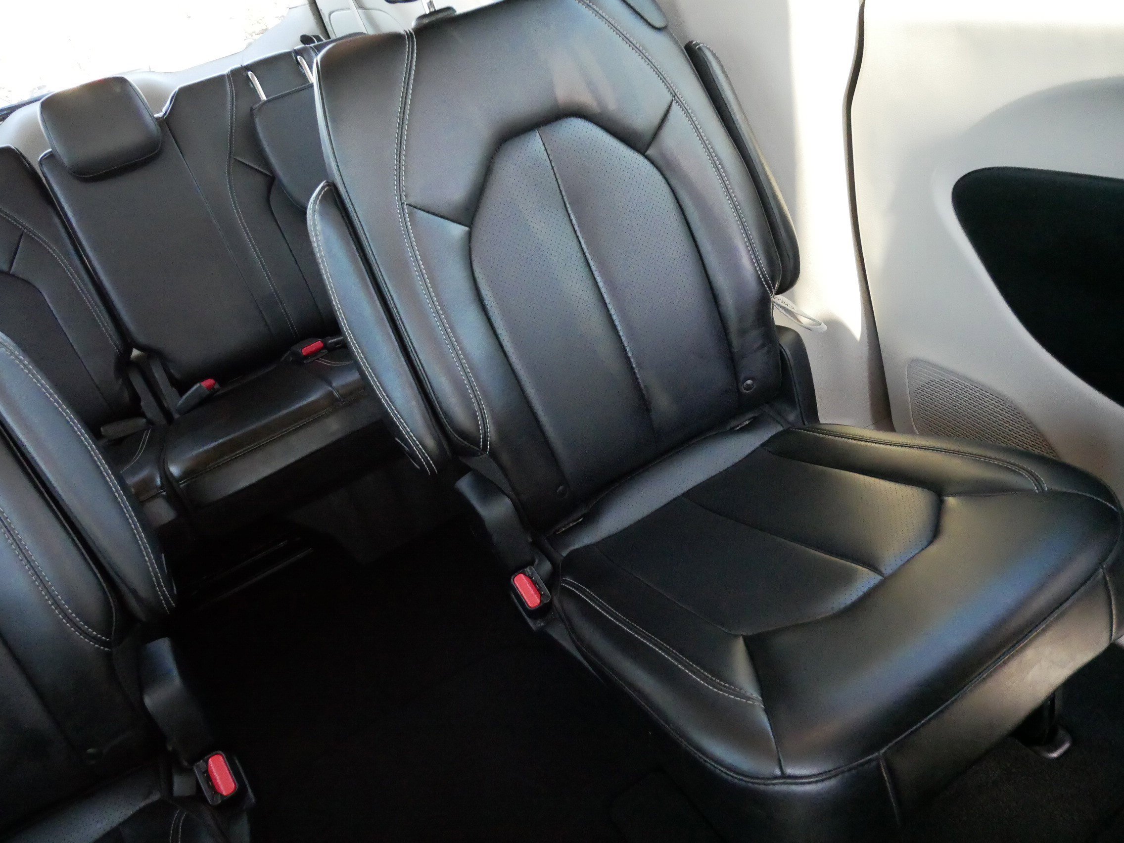 Used 2023 Chrysler Pacifica Touring-L FWD image 14