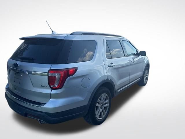 Used 2018 Ford Explorer XLT w/ Equipment Group 202A image 10