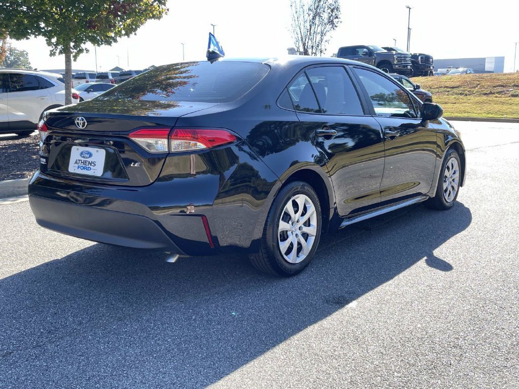 Used 2023 Toyota Corolla LE FWD image 3