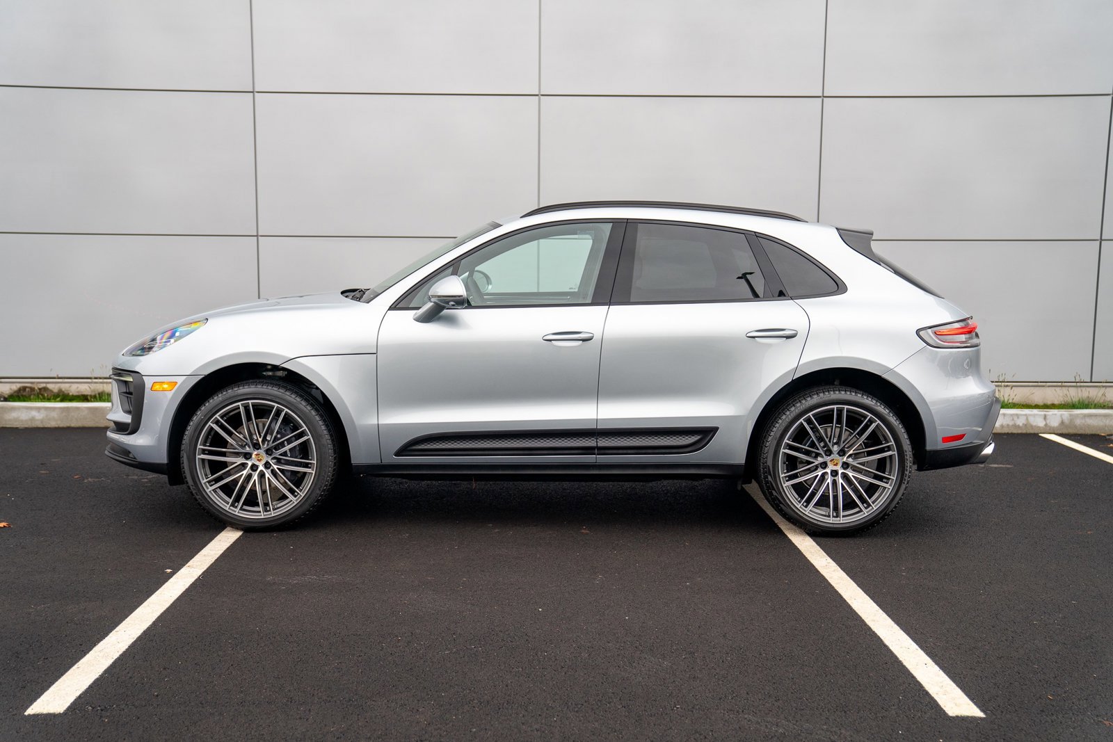 Certified 2026 Porsche Macan AWD/4WD image 2