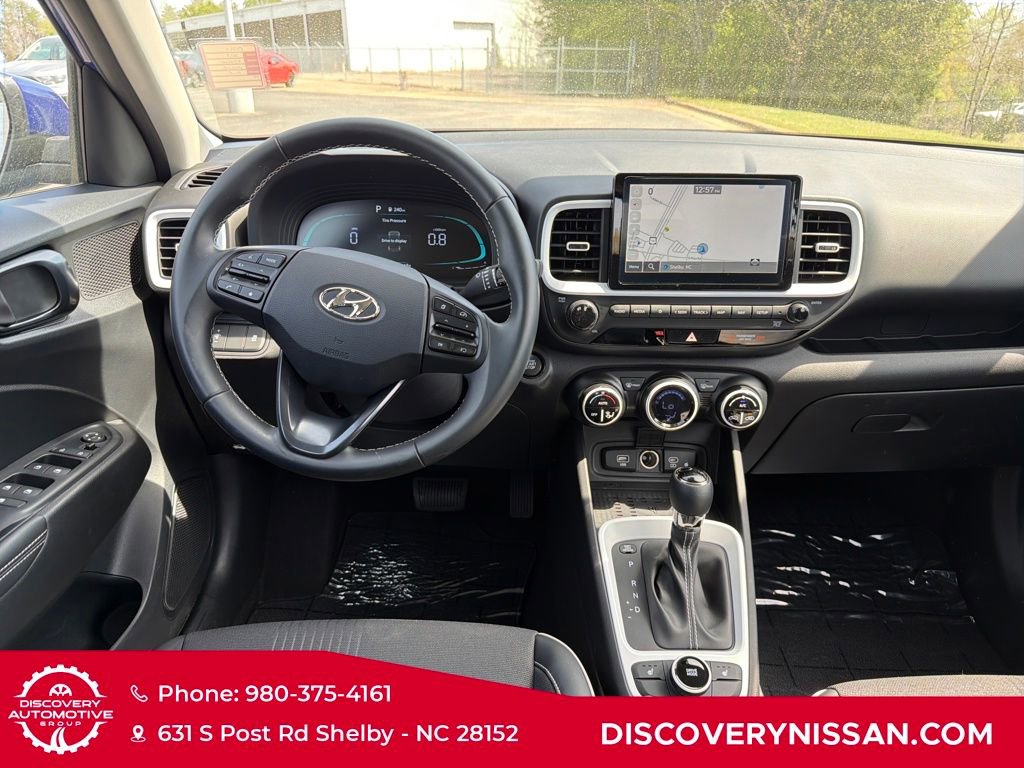 Used 2023 Hyundai Venue Limited image 32