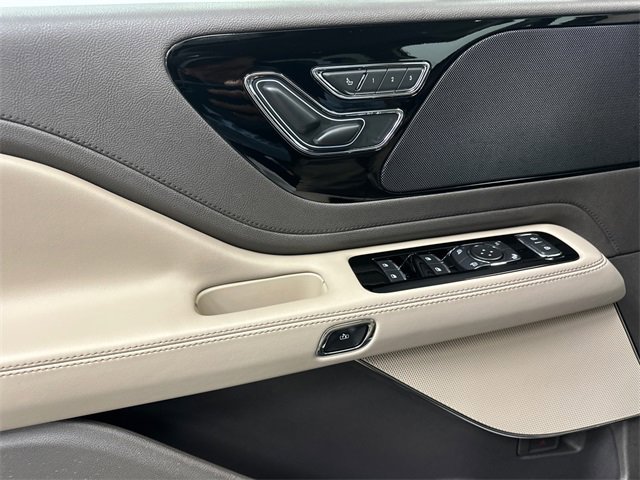 Used 2022 Lincoln Aviator AWD image 35
