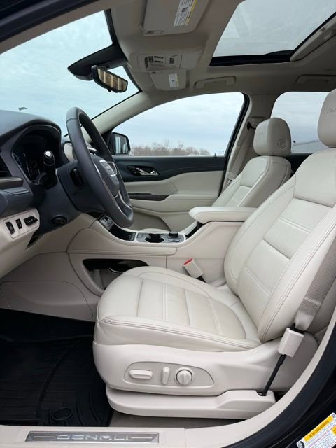 Used 2023 GMC Acadia Denali w/ Denali Ultimate Package image 17