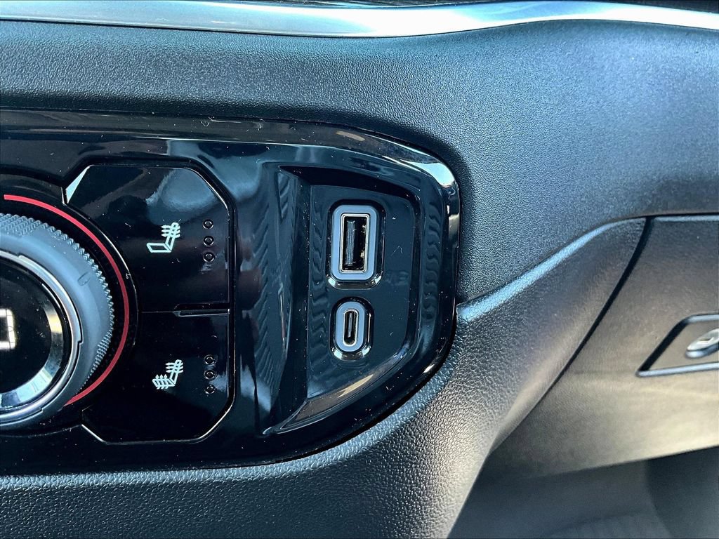 Used 2022 Chevrolet Silverado 1500 LT AWD/4WD image 18