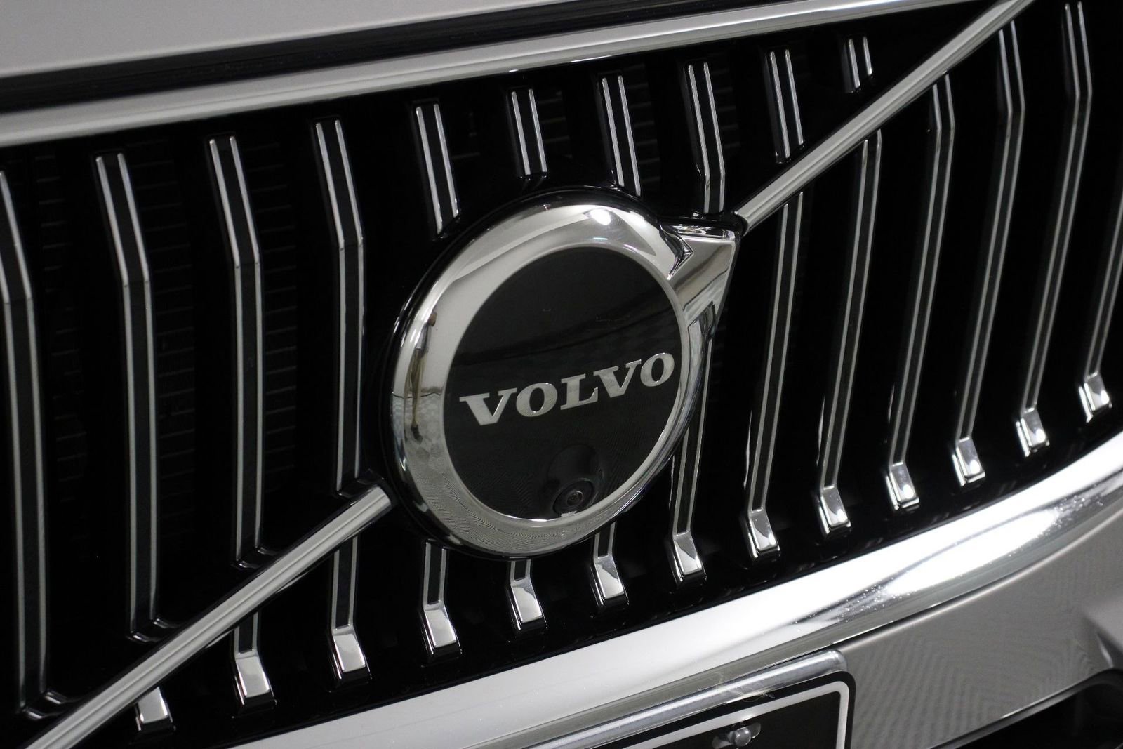 Certified 2023 Volvo XC60 T8 Plus AWD/4WD image 27