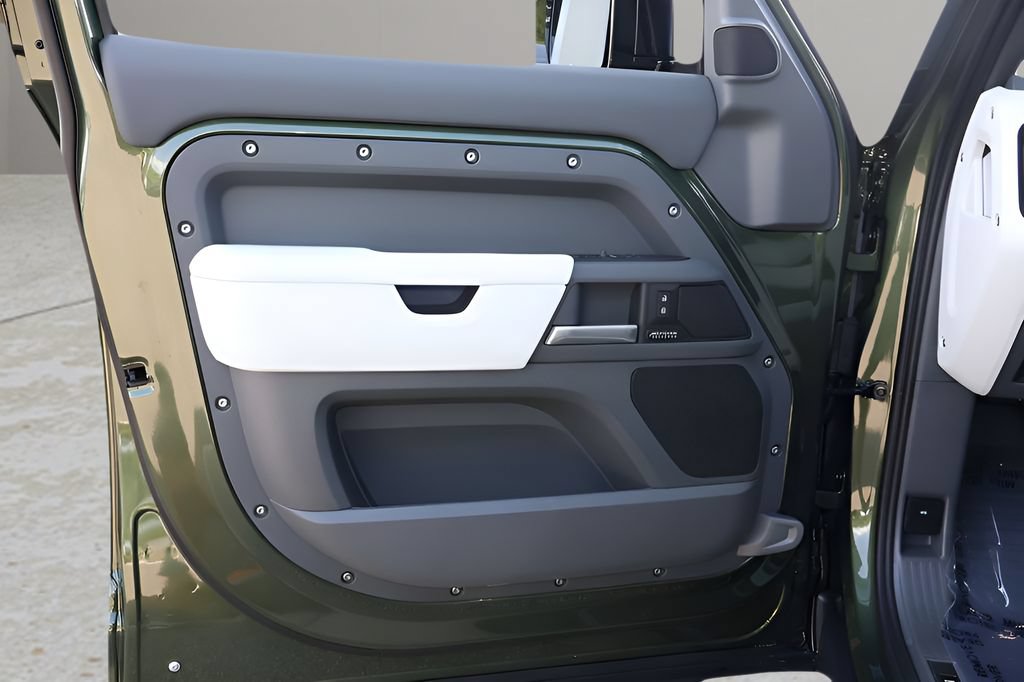 New 2026 Land Rover Defender 110 X-Dynamic SE AWD/4WD image 10