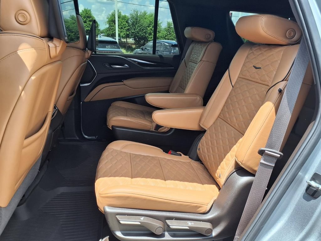 Used 2024 Cadillac Escalade Sport w/ Touring Package AWD/4WD image 27