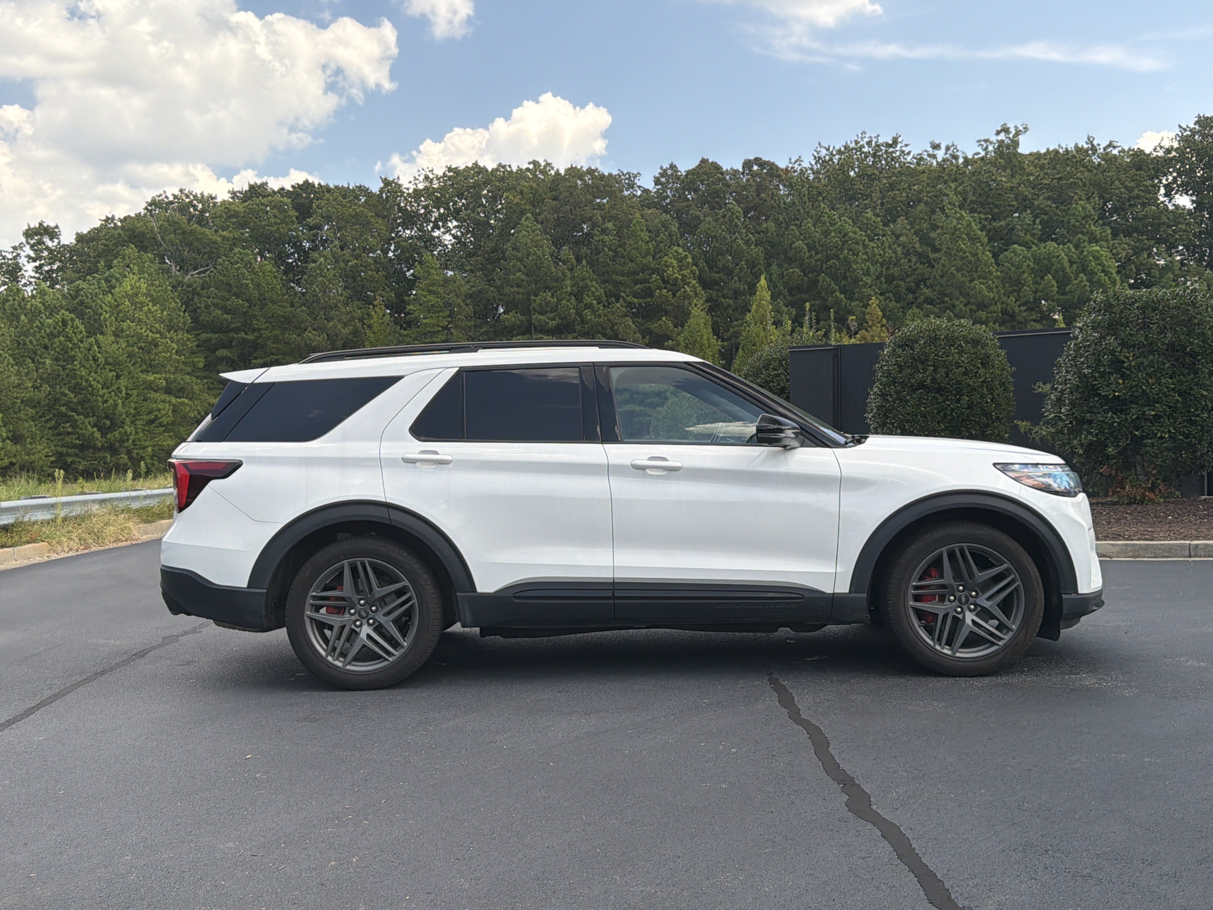 Used 2025 Ford Explorer ST w/ Sun And Sound Package AWD/4WD image 5