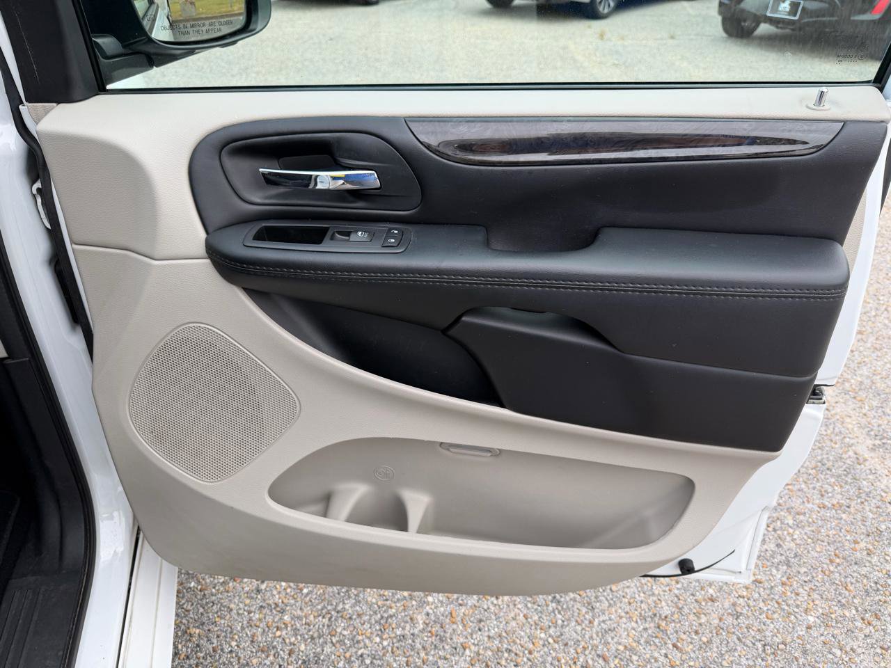 Used 2020 Dodge Grand Caravan SE FWD image 41
