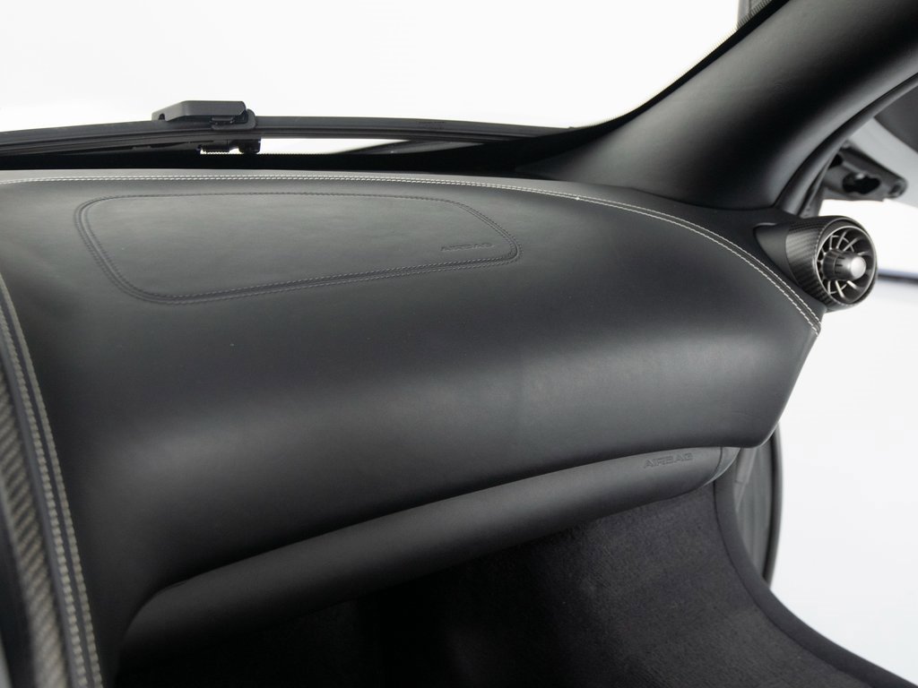 Used 2016 McLaren 675LT Spider image 28