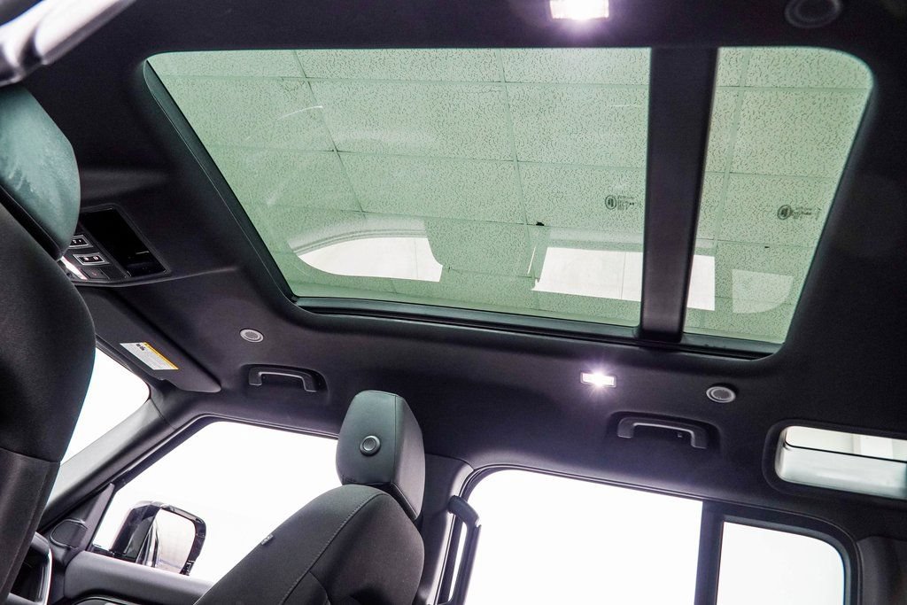 Used 2025 Land Rover Defender 110 S AWD/4WD image 44