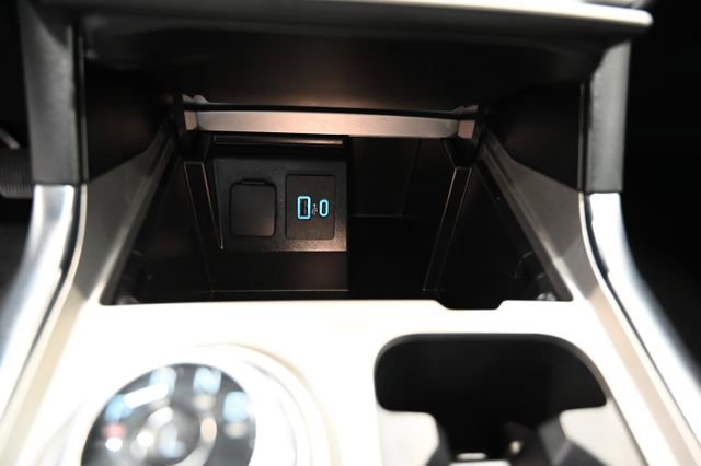 Used 2022 Ford Explorer XLT w/ Equipment Group 202A image 20