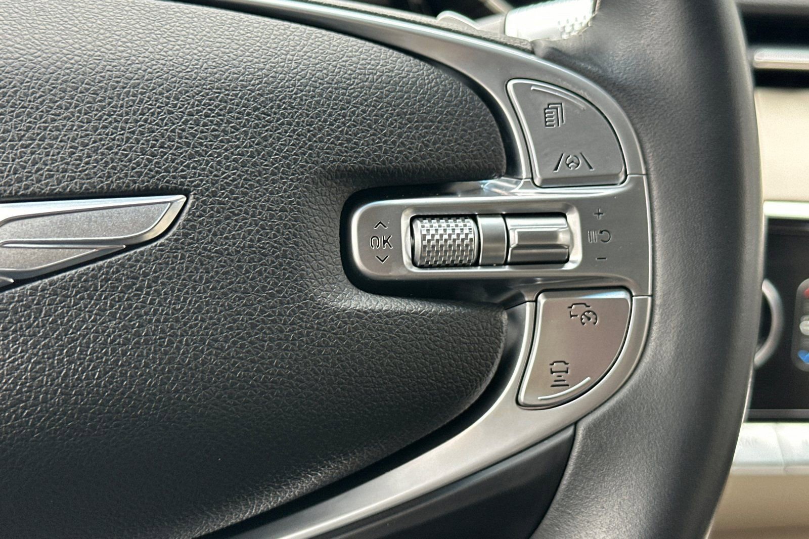 Used 2023 Genesis GV70 2.5T w/ Select Package image 29