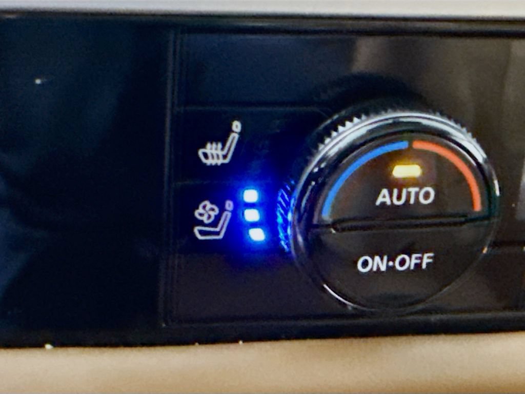 Certified 2025 Nissan Pathfinder Platinum AWD/4WD image 14