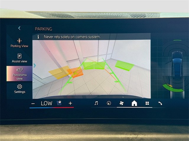 Used 2025 BMW X7 xDrive40i w/ Climate Comfort Package image 13