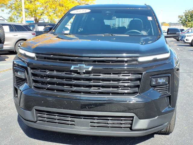 Used 2025 Chevrolet Traverse LT w/ Midnight/Sport Edition AWD/4WD image 2