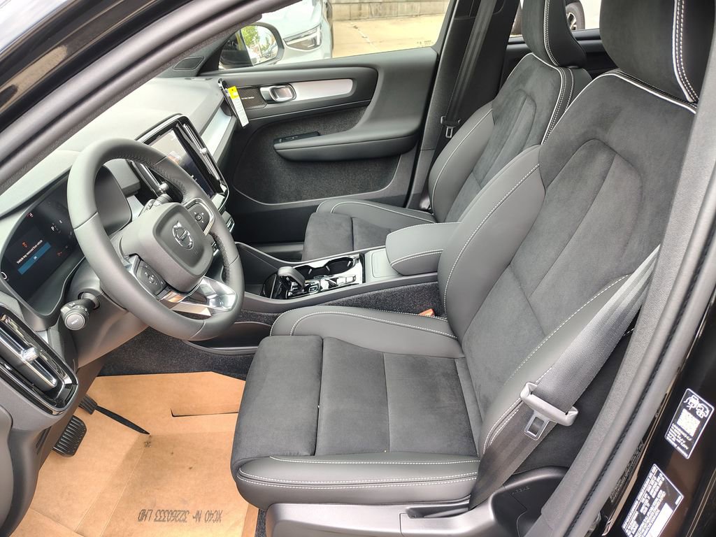 New 2026 Volvo XC40 B5 Ultra w/ Climate Package AWD/4WD image 13