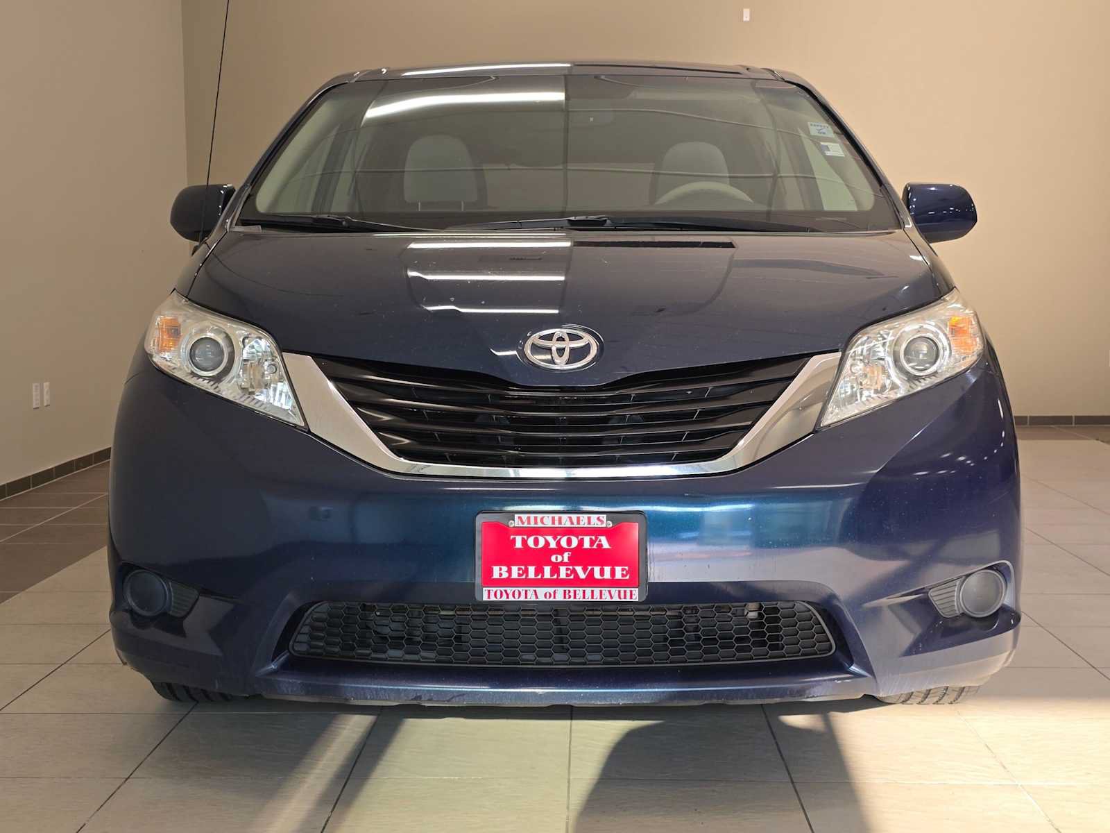 Used 2011 Toyota Sienna LE w/ Towing Pkg AWD/4WD image 6