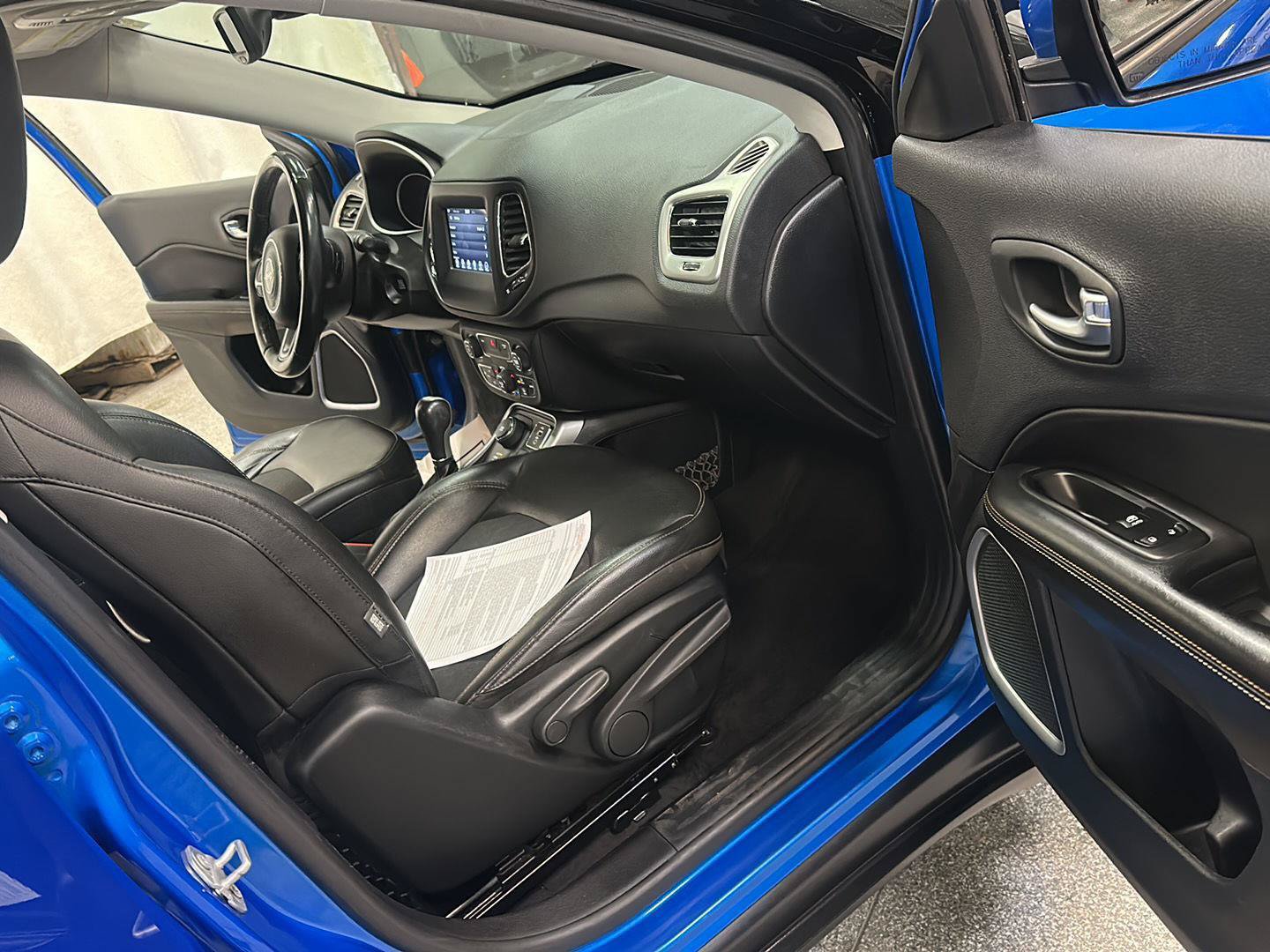 Used 2018 Jeep Compass Latitude w/ Popular Equipment Group AWD/4WD image 28