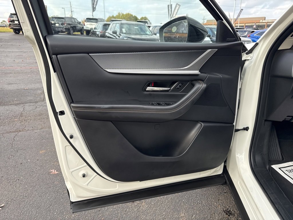 Used 2025 MAZDA CX-70 Plug-In Hybrid w/ Premium Pkg image 12