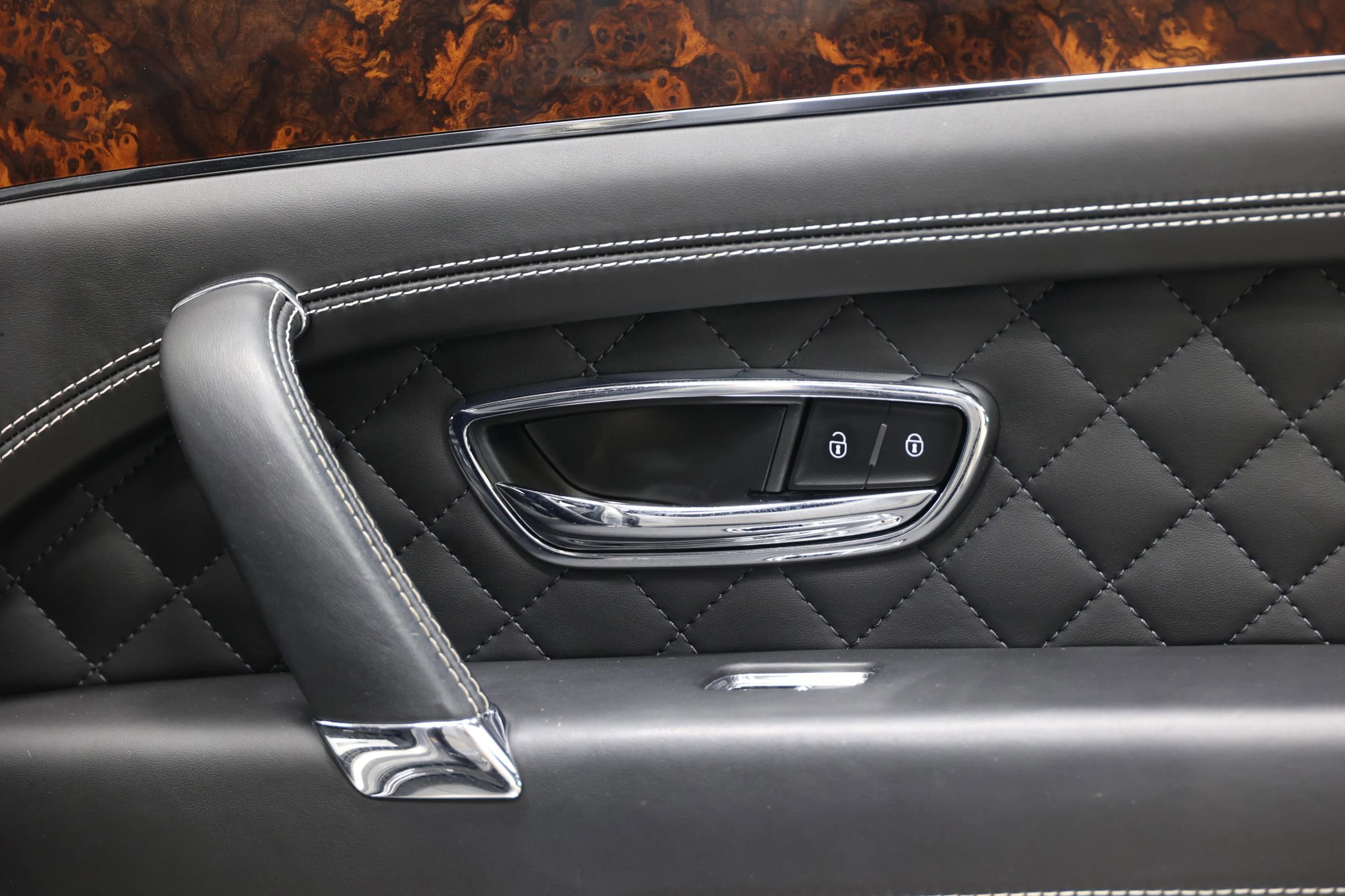 Used 2017 Bentley Bentayga image 92