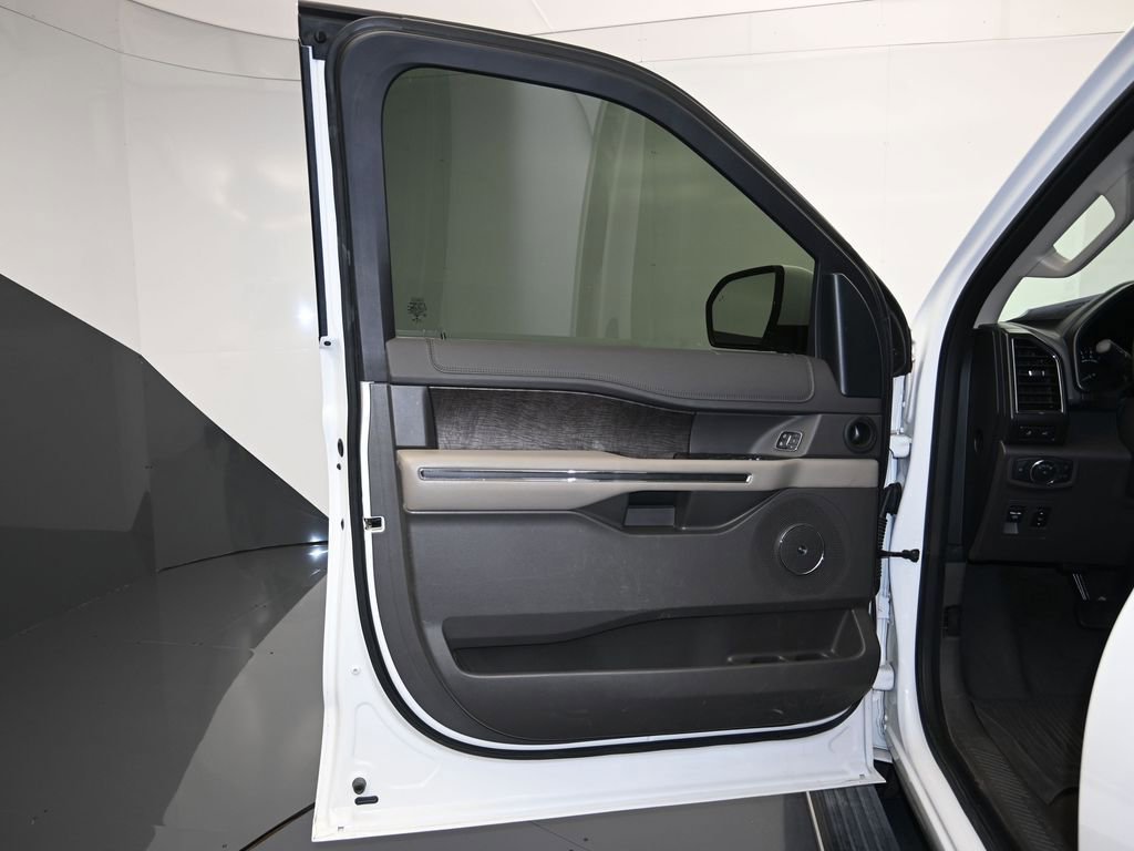 Used 2021 Ford Expedition Limited image 11
