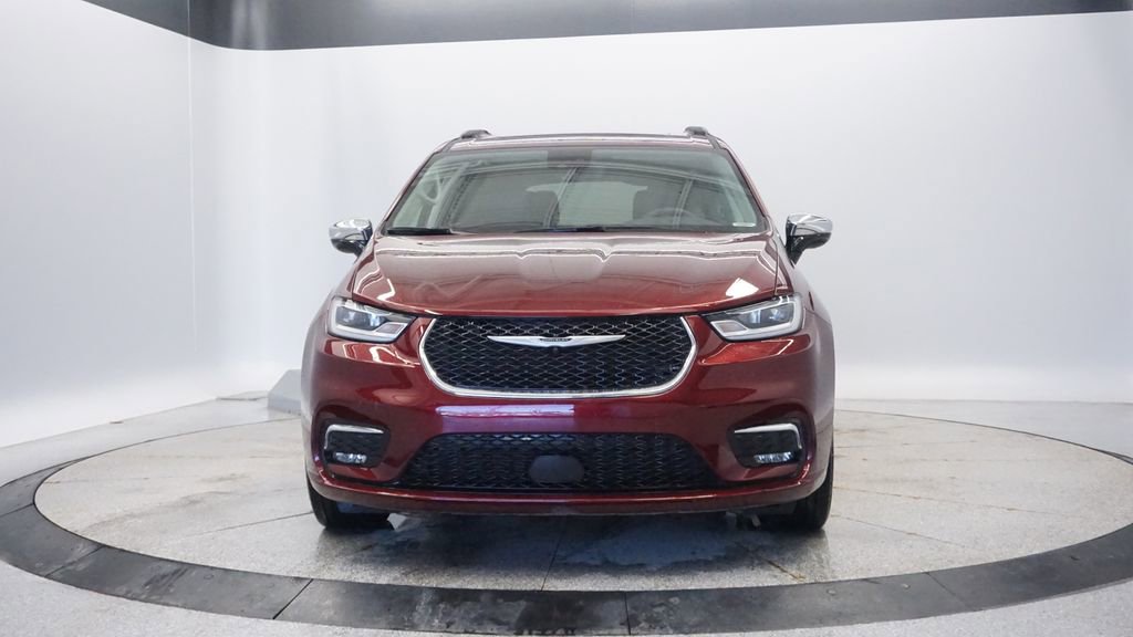 Used 2023 Chrysler Pacifica Limited image 11