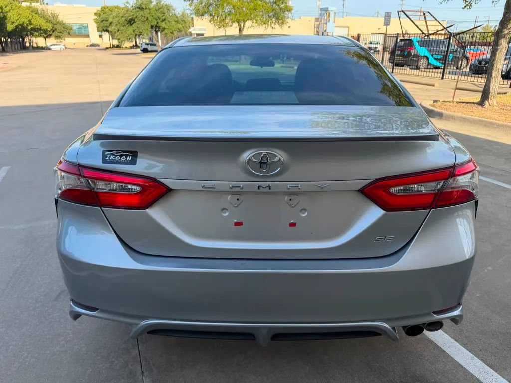 Used 2018 Toyota Camry SE FWD image 6