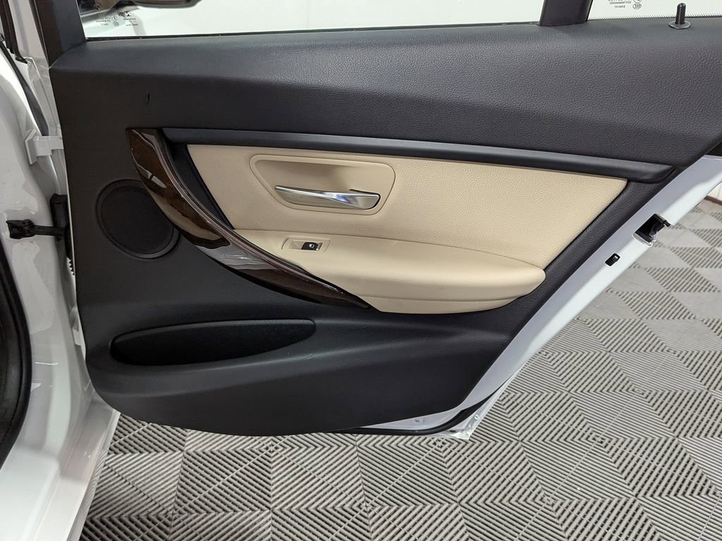 Used 2018 BMW 320i Sedan RWD image 39