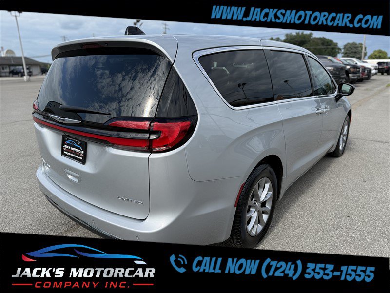 Used 2026 Chrysler Pacifica Limited FWD image 4