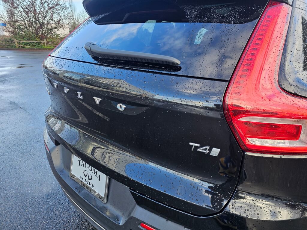 Used 2019 Volvo XC40 T4 Inscription image 17