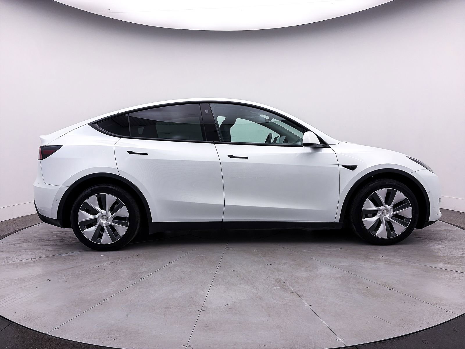 Used 2022 Tesla Model Y Long Range image 36