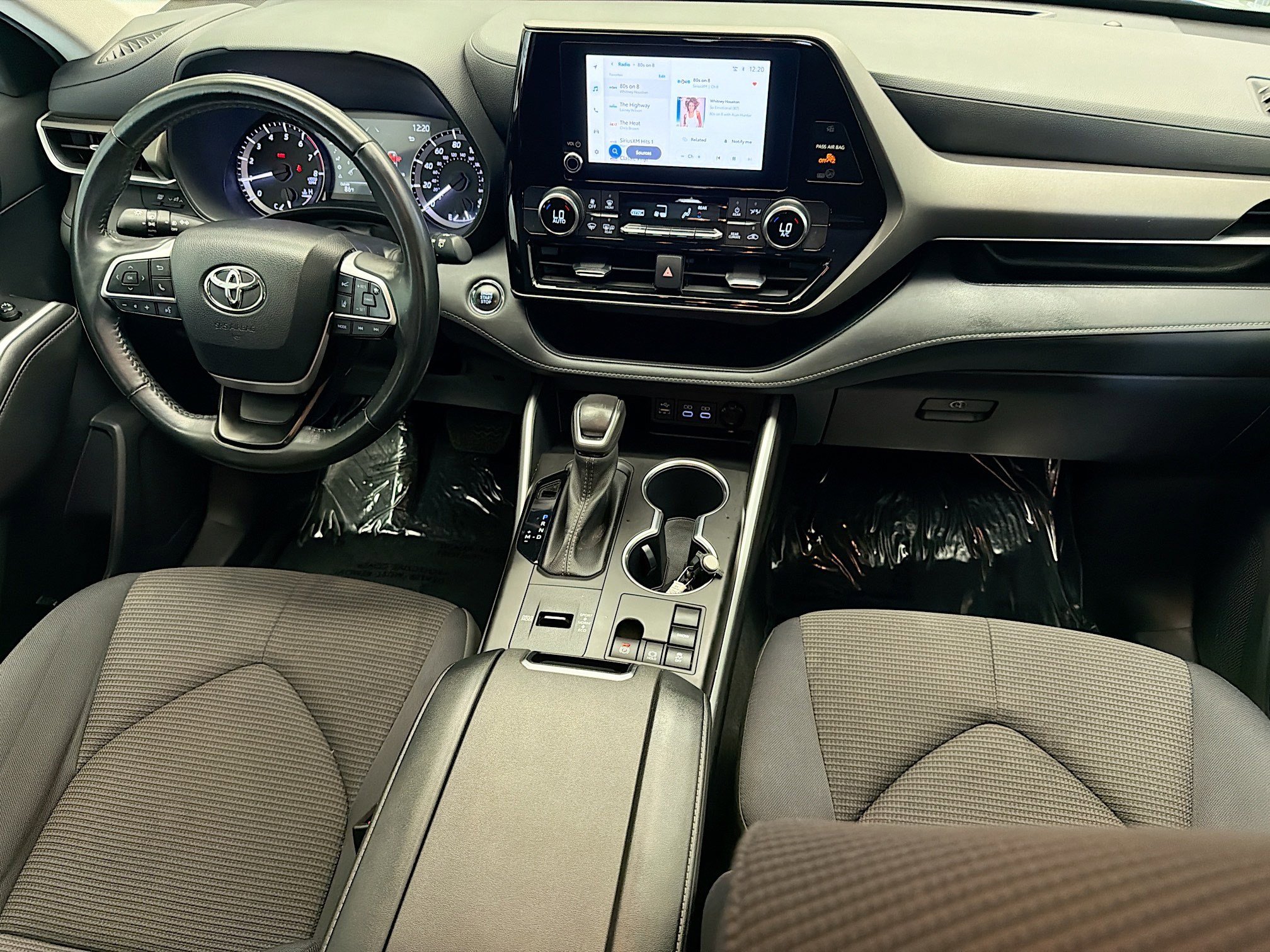 Used 2023 Toyota Highlander LE FWD image 12