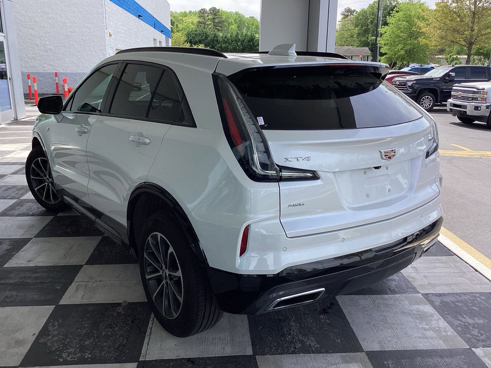 Used 2024 Cadillac XT4 Sport w/ Technology Package image 2