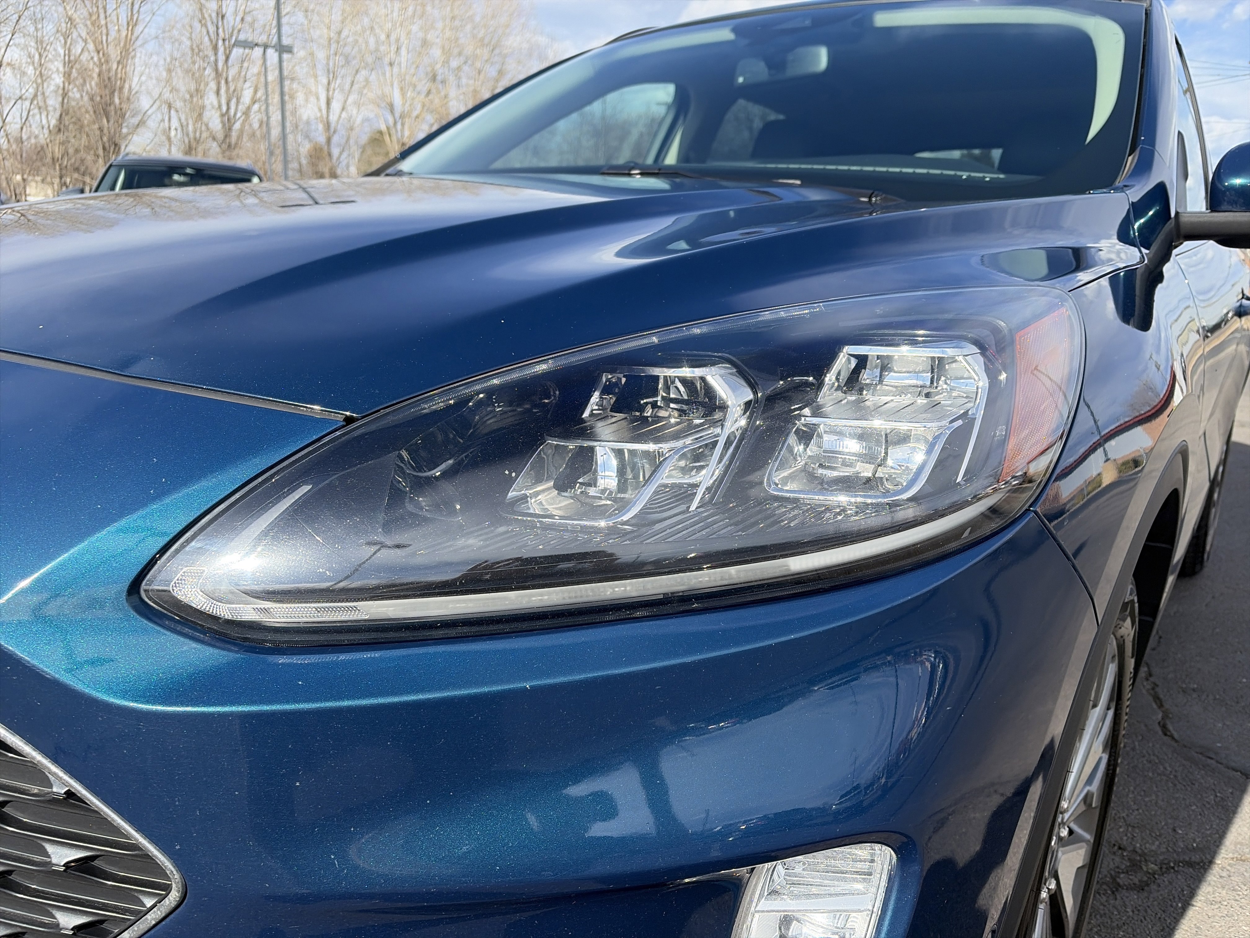 Used 2020 Ford Escape Titanium image 9