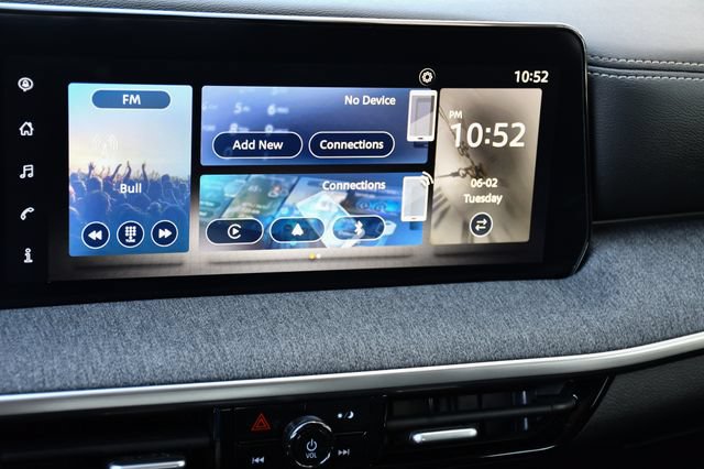 Used 2025 Nissan Kicks SV FWD image 3
