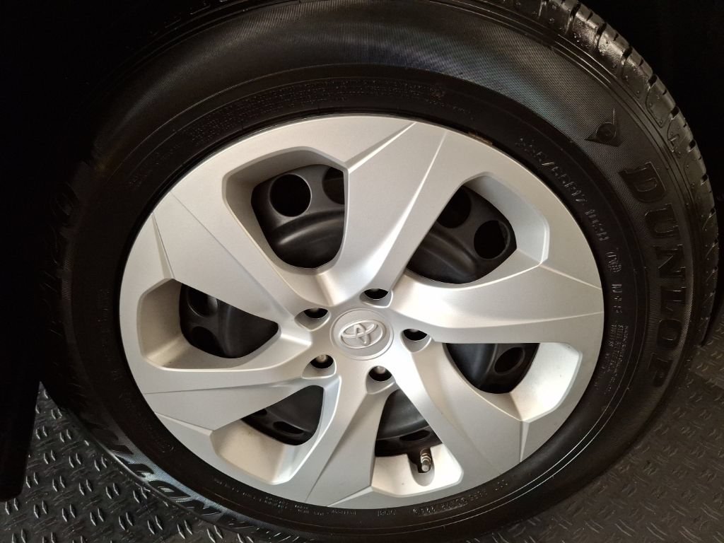 Used 2024 Toyota RAV4 LE AWD/4WD image 4