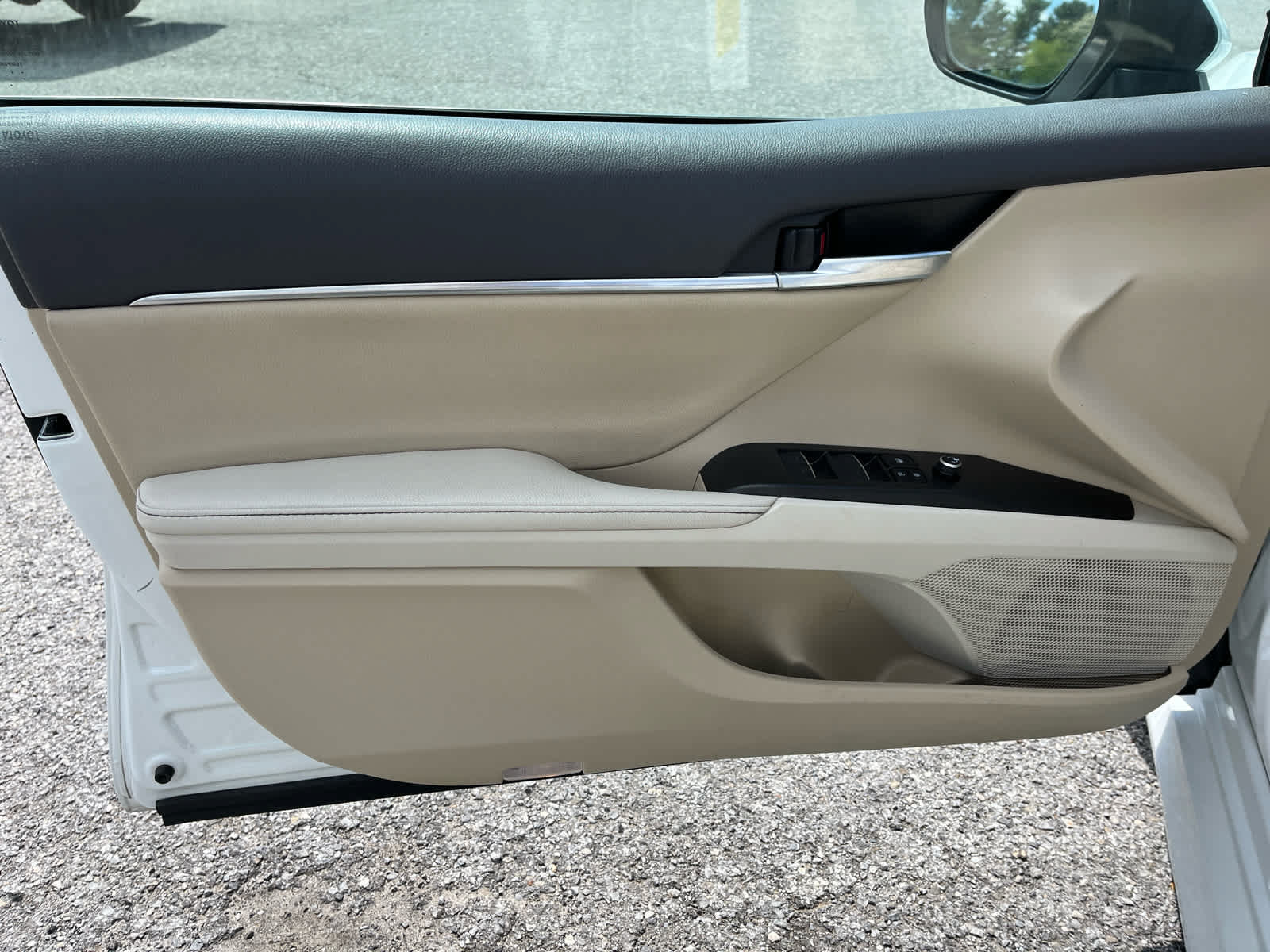 Used 2024 Toyota Camry XLE w/ Navigation Package FWD image 12