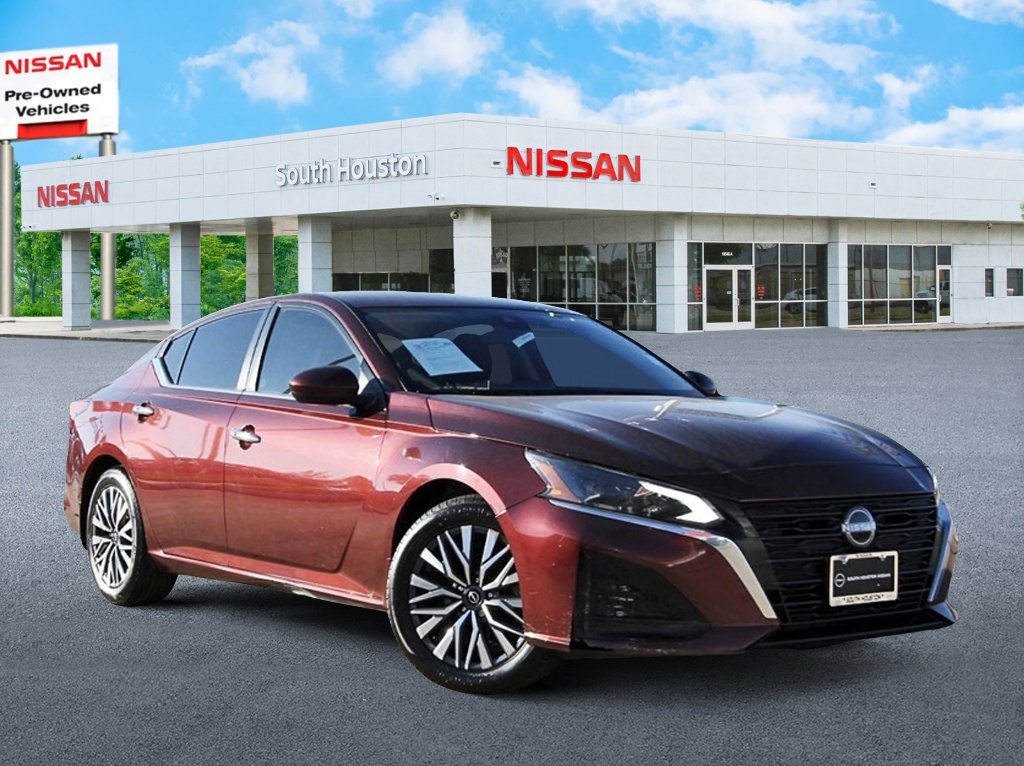 Used 2023 Nissan Altima 2.5 SV w/ SV Premium Package image 1