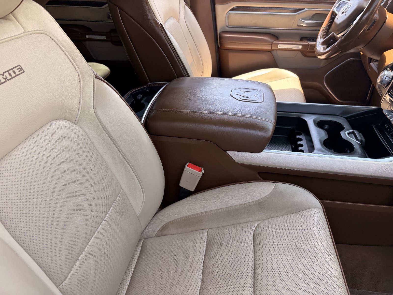 Used 2019 RAM 1500 Laramie AWD/4WD image 9