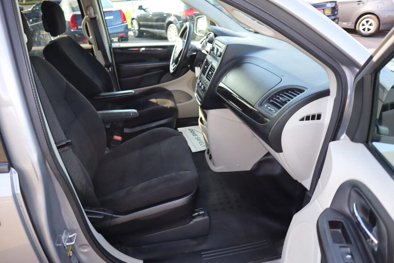 Used 2013 RAM C/V Tradesman image 29