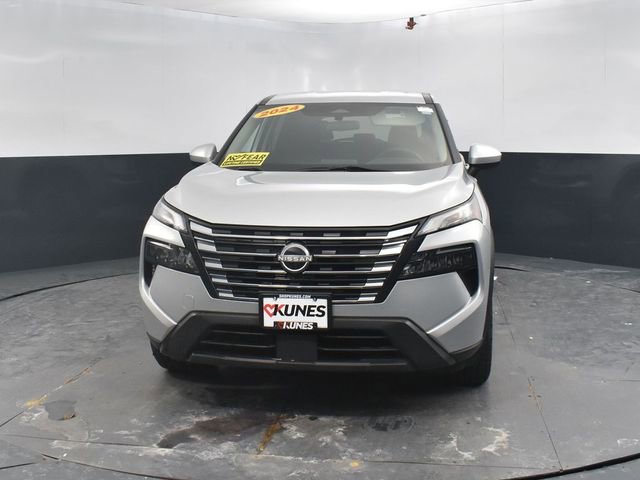Used 2024 Nissan Rogue SV image 4