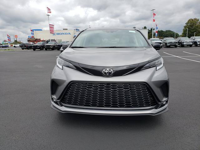 New 2026 Toyota Sienna XSE AWD/4WD image 2