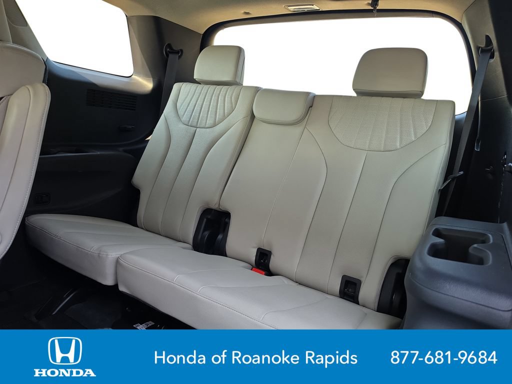 Used 2024 Hyundai Palisade Limited AWD/4WD image 18