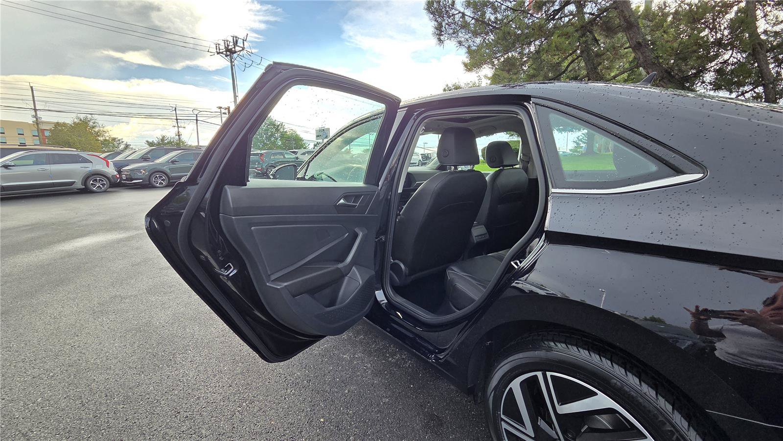 Certified 2023 Volkswagen Jetta SEL FWD image 24